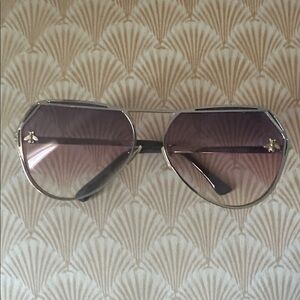 Gucci sunglases pink  good conditions.